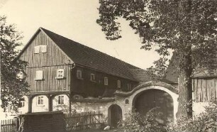 Bauernhof in Wendischbaselitz : Burski statok w Serbskich Pazlicach