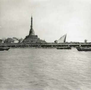 Burma (Birma). Pagode am Rangun-Fluß (östlicher Mündungsarm des Irawadi) bei Rangun