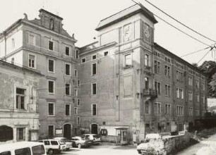 Kreischa-Sobrigau, Lockwitzgrund 123. Schokoladenfabrik Rüger (Wohn- und Gewerbepark). Verwaltungs- und Produktionsgebäude (Haus C und B, um 1870). Straßenansicht vom ehemaligen Eingangstor