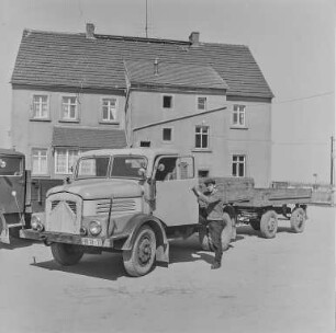 LKW : Guttau. LKW vor einem Verwaltungsgebäude