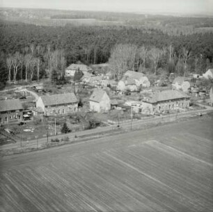 Ortsteilansicht (vor der Devastierung 1995). Chausseestraße mit Wohnhäusern Nr. 11, 10, 9, und 8 (Einmündung Birkenstraße)