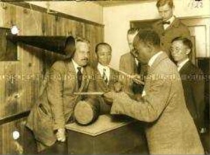 Lautaufnahmen der Trommelsprache der Duala aus Kamerun im Lautarchiv der Preußischen Staatsbibliothek