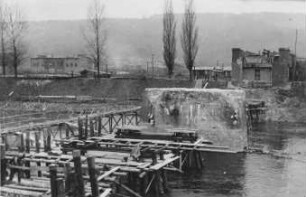 Aufbau Behelfsbrücke für Daimler-Brücke Untertürkheim