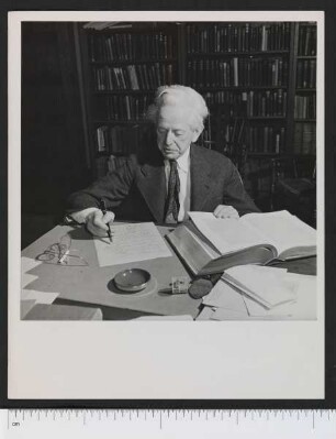 Porträtaufnahme Ernst Cassirer
