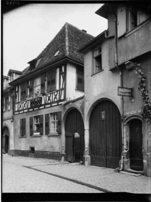 Durlach Bienleinstorstraße 45/47 Außenansicht Fachwerkhaus Nummer 45 und Wohnhaus Nummer 47