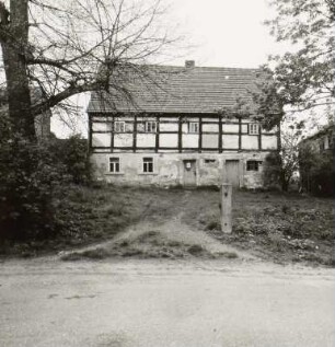 Arnsdorf-Kleinwolmsdorf, Haus Nr. 9. Wohnhaus (17. Jh.)