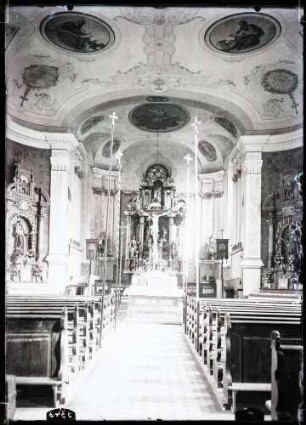 Kirche; Inneres gegen den Chor