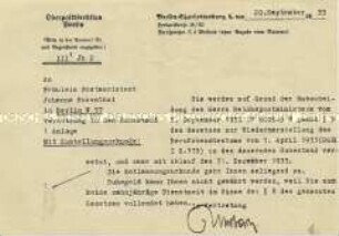 Schreiben zur Zwangsversetzung einer jüdischen Postangestellten in den Ruhestand aufgrund des "Gesetzes zur der Wiederherstellung des Berufsbeamtentums" vom 7. April 1933 - Familienkonvolut