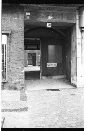 Kleinbildnegative: Haupt- Ecke Albertstraße, 1983