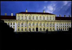 Oberschleißheim: Schloss Schleißheim, Westfassade mit Parkanlage