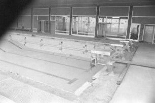 Reparatur am Plattenbelag und an der Isolierung des Schwimmbeckens im Hallenbad Grünwettersbach