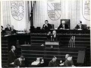 Konrad Adenauer spricht in der Bundestagsdebatte über den Generalvertrag (Deutschlandvertrag)