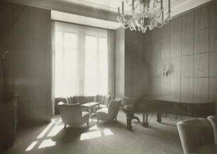Dresden, Lingnerschloss, Innenaufnahme, Musikzimmer : 1957 bezog der Dresdner Klub, später Dresdener Klub der Intelligenz, das Lingnerschloss. Es wurde dafür 1956/57 umgebaut.