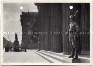 Berlin, Wachtposten vor dem Ehrenmal