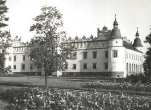 Baranów Sandomierski. Schloß (1591-1606). Vorderfront