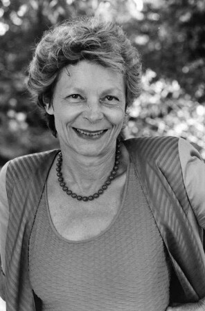 Die kleine Hannah hilft mit beim Kartoffelschneiden, Echzell