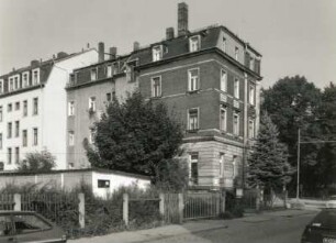 Dresden-Löbtau, Hainsberger Straße 2/Ecke Bonhoefferplatz. Wohnhaus mit Laden (1890/1895)