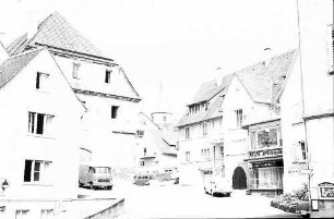 Weinsberg: Gasse mit Turm der Stadtkirche