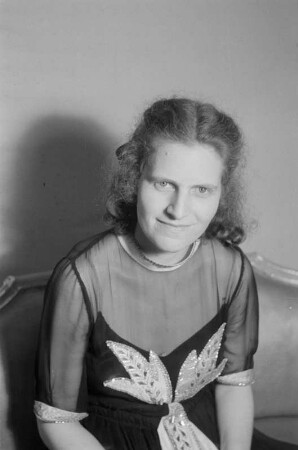 Porträtaufnahmen der Pianistin Margot Pinter
