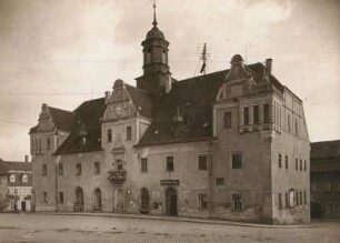 Lommatzsch Kr. Meißen. Südansicht des Rathauses