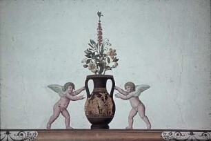 Putten mit antiken Vasen, florale Motive und Darstellung der Göttin Flora mit Begleitern