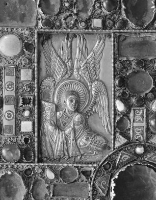 Buchdeckel des Evangeliars aus Helmarshausen mit den vier Evangelistensymbolen — Evangelistensymbol des Matthäus