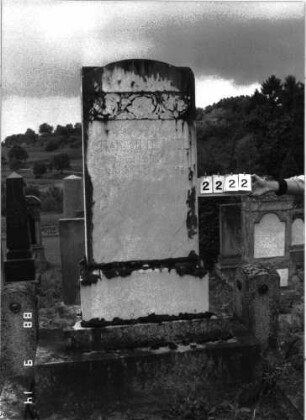 Grabstein 2222 (Index: 100097279) Maße HxBxT: 211x68x34 cm: Grabstein 2222