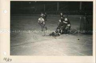 Eishockeyspiel CSR - DDR in der Werner-Seelenbinder-Halle in Berlin