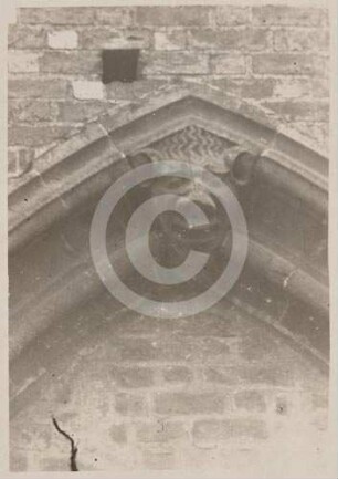 Schlussstein eines Fenstergewändes am Langhaus des Doms Breslau