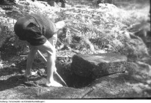 Sächsische Schweiz. Naturschutz-Wandergruppe am Zirkelstein. Wiedererrichten eines Gedenksteines, 1946