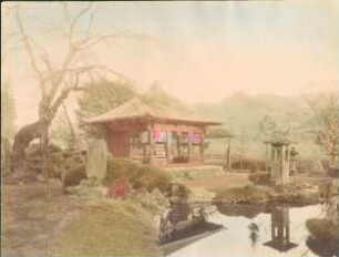 Shintô-Schrein-Park in Tokyo mit Pavillon zur Reinigung