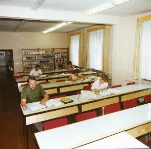 Zwickau. Pädagogische Hochschule "Ernst Schneller" (jetzt: Westsächsische Hochschule Zwickau). Leseraum (Teilansicht)