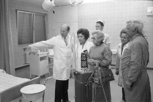Besichtigung des Richt-Krankenhauses in Durlach durch Bundesgesundheitsministerin Käte Strobel