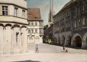 Görlitz. Untermarkt mit Hallenhäusern von der Waage zur Ratsapotheke. Blick in die Peterstraße mit Türmen der Peterskirche.