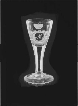 Stengelglas (mit M-Monogramm in Kartusche unter Kurhut) aus Schloß Moritzburg
