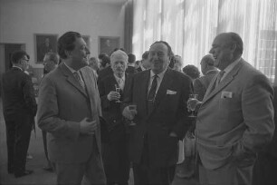 Jahresausflug des Bezirksverbands Pfalz des Deutschen Journalistenverbands nach Karlsruhe mit Empfang durch Oberbürgermeister Günther Klotz.