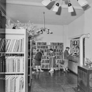 Bibliothek : Klix. Bibliothek. Blick in den Bibliotheksraum