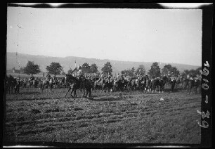 Manöver [in Schwaben:] Kavallerie auf einem Feld