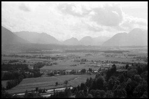 Salzburg: Blick zu den Bergen, von der Hohensalzburg