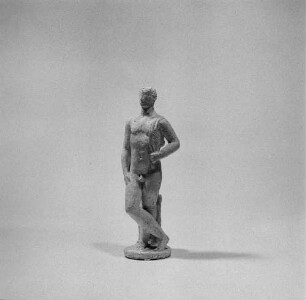 Stehender männlicher Akt (Modellskizze) : Stehender männlicher Akt (Modellskizze).Ton (vor 1963; H. Naumann)