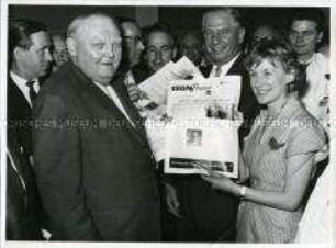 Ludwig Erhard eröffnet die Druck- und Papierausstellung in Düsseldorf