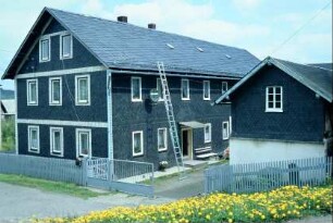 giebelständiges Bauernhaus, komplett verschiefert