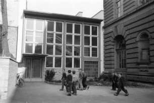 Baufertigstellung des neuen Turnhallengebäudes der Leopoldschule.
