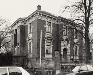 Mittweida, Villa : Mittweida, Villa, Poststraße 29, um 1900, Straßenansicht mit Einfriedung