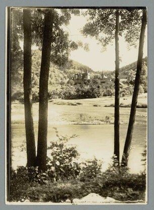 Vorm Schloss Obernitz bei Saalfeld