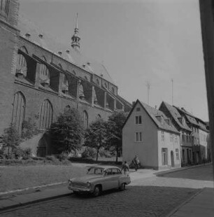 Stralsund. Badenstraße und Kirchenschiff der St.-Nikolai-Kirche