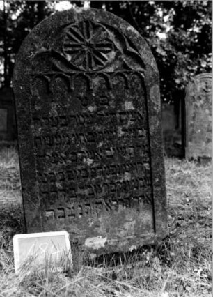 Grabstein 184 [Nir S. 135 Nr. 13.25]