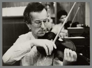Peter Mirring : Portrait des Violinisten Peter Mirring in der Lukaskirche in Dresden