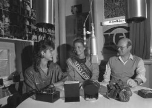 Städtisches Klinikum Karlsruhe. Radiosendung des Klinikfunks Karlsruhe KFK mit Miss Germany 1985 Anke Symkowitz
