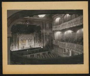 Schlosstheater, Schwetzingen: Ansicht Zuschauerraum mit Bühne